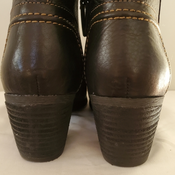COMFORTIVA Black Leather Women's Short Boots, Side Zip, Like New. Size 8.5 - Picture 6 of 11